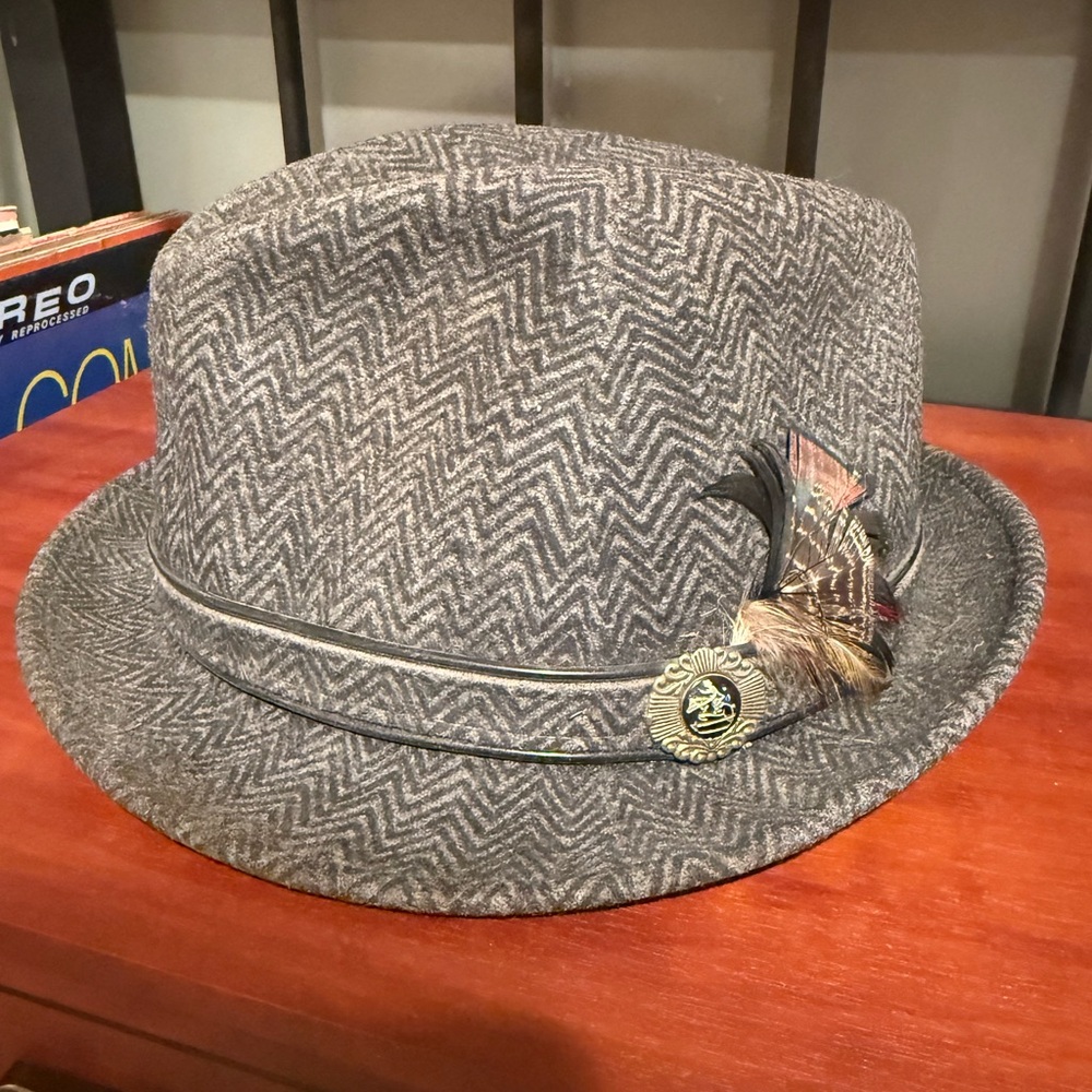 Flanar Vintage 60s Gray Herringbone Fedora with Feather Accent